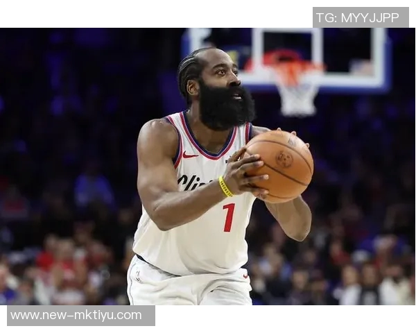 哈登首节表现出色8投5中斩获13分1篮板1助攻状态回暖令人期待